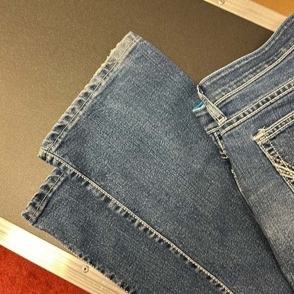 Wrangler size 9/10 by 32 long - Picture 5 of 6